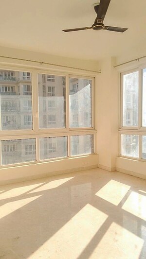 Room in 4 BHK Apartment at Indiabulls Enigma, Sector 110 – for Rent