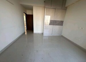 Room in 4 BHK Apartment at Indiabulls Enigma, Sector 110 – for Rent