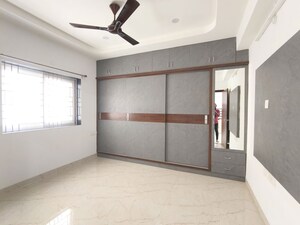 Room in 3 BHK Apartment at Raghavendra Colony – for Rent