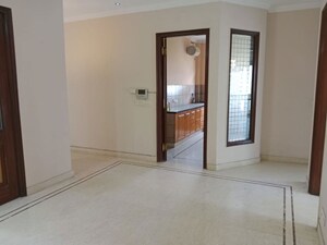 Room in 3 BHK Builder Floor at Safdarjung Enclave – for Rent