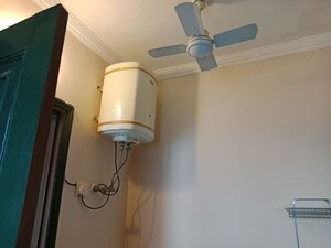 Furnished Amenities in 3 BHK Builder Floor at Safdarjung Enclave – for Rent