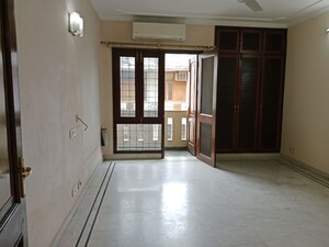 Room in 3 BHK Builder Floor at Safdarjung Enclave – for Rent
