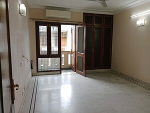 Room in 3 BHK Builder Floor at Safdarjung Enclave – for Rent