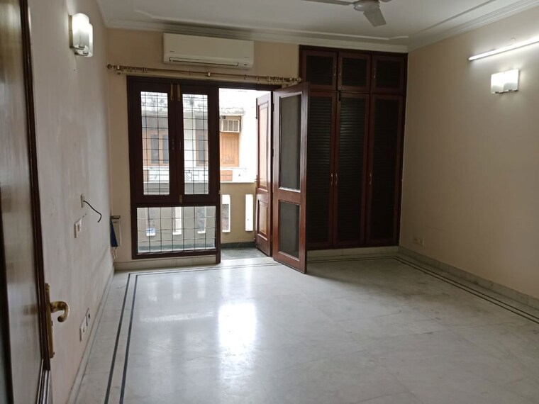 Room, safdarjung enclave 3 Bedroom 2700 Sq.Ft. Builder Floor In Safdarjung Enclave Delhi 10384119