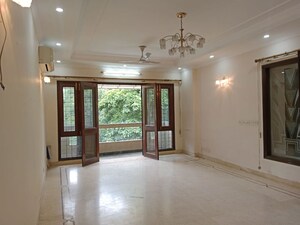 Room in 3 BHK Builder Floor at Safdarjung Enclave – for Rent