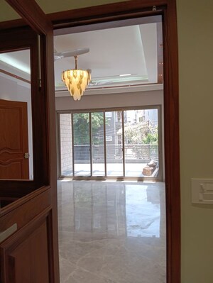 Room in 4 BHK Builder Floor at Green Park Extension – for Sale