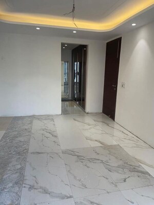 Room in 3 BHK Builder Floor at South City 1 – for Rent