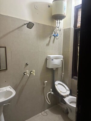Bathroom in 1 BHK Apartment at Sector 33 – for Rent