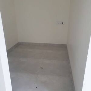 Room in 1.5 BHK Apartment at Earth Vintage, Dadar West – for Rent