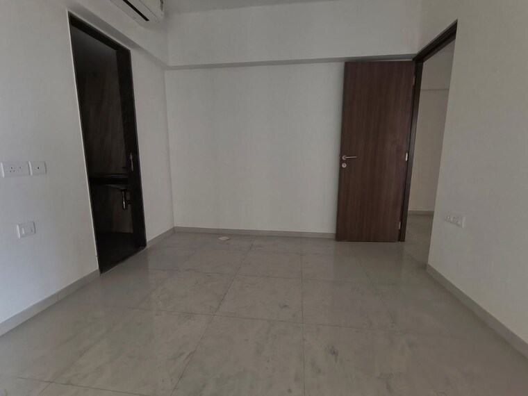 Room, lodha-amara-tower-49-and-50 3 Bedroom 965 Sq.Ft. Apartment In Kolshet Road Thane 10384193