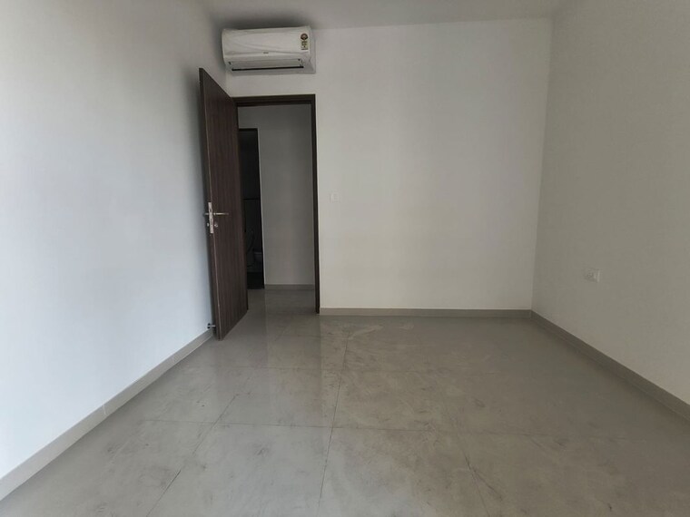 Room, lodha-amara-tower-49-and-50 3 Bedroom 965 Sq.Ft. Apartment In Kolshet Road Thane 10384193