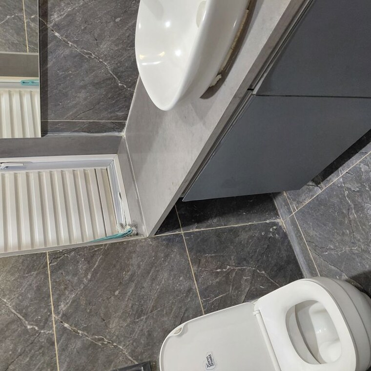 Bathroom, satellite-tower 3 Bedroom 1750 Sq.Ft. Apartment In Goregaon East Mumbai 10384183