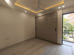 Room in 3 BHK Apartment at Janakpuri – for Sale
