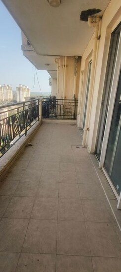 3.5 BHK + Pooja Room,Servant Room Apartment For Rent in DLF Express Greens