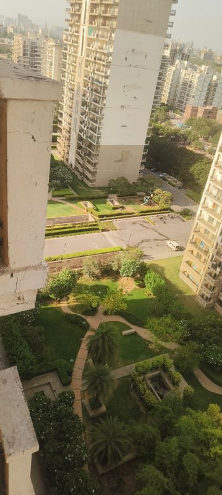 Garden, dlf-express-greens 3.5 Bedroom 1950 Sq.Ft. Apartment In Manesar Sector 1a Gurgaon 10384226