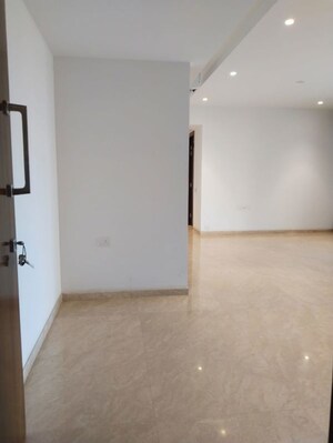 Room in 4 BHK Apartment at Sheth Avalon Phase 2, Laxmi Nagar – for Sale