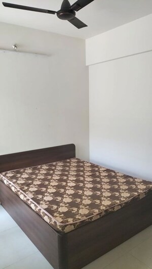 Room in 2 BHK Apartment at Highpoint ITrend Homes Phase 2, Hinjewadi – for Rent