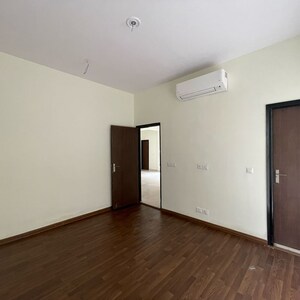 Room in 3 BHK Apartment at BPTP Amstoria Country Floor, Sector 102 – for Sale
