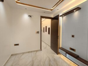 Room in 3 BHK Apartment at Janakpuri – for Sale