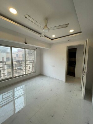 Room in 2 BHK Apartment at Juhu Park, Juhu – for Rent