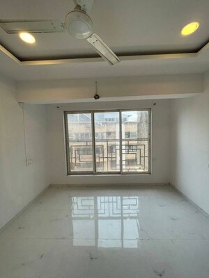 Room in 2 BHK Apartment at Juhu Park, Juhu – for Rent