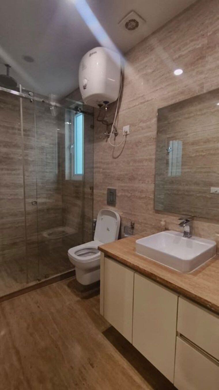 Bathroom, green park extension 4 Bedroom 401 Sq.Yd. Builder Floor In Green Park Extension Delhi 10384306