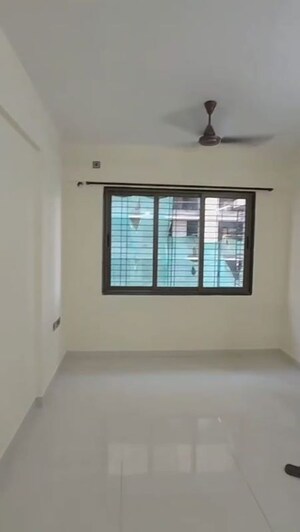 Room in 1 BHK Apartment at Alamdar Marine Palace, Marine Lines – for Rent