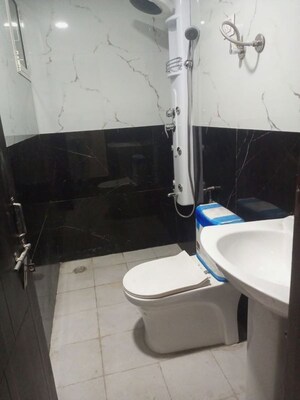 Team Area in 4 BHK Builder Floor at Krishna Kunj Apartments Noida, Sector 73 – for Sale