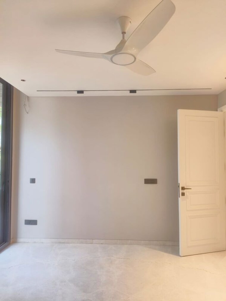 Room, jawahar nagar 3 Bedroom 250 Sq.Yd. Builder Floor In Jawahar Nagar Delhi 10384367