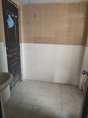 Bathroom in 2.5 BHK Apartment at Logix Blossom County, Sector 137 – for Rent