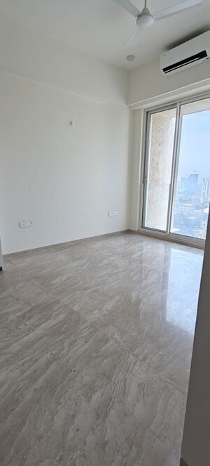 Room in 4 BHK Apartment at Raheja Imperia, Worli – for Rent