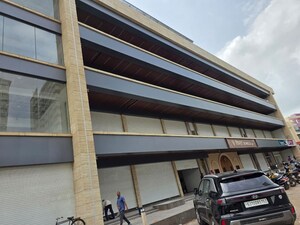  Showroom – Exterior View View at Mavdi - for Rent