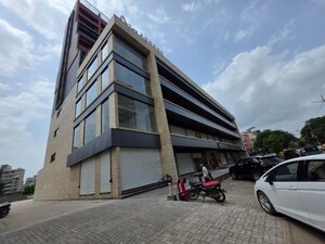  Showroom For Rent in Mavdi