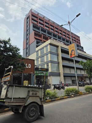  Showroom – Exterior View View at Mavdi - for Rent