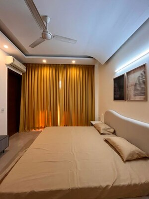 Bedroom in 3 BHK Builder Floor at Sector 26 – for Rent