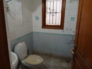 Bathroom in 3 BHK Builder Floor at S S Southend, Sector 49 – for Rent