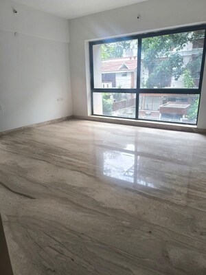 Room in 4 BHK Apartment at Prestige Kingfisher Towers, Ashok Nagar – for Sale