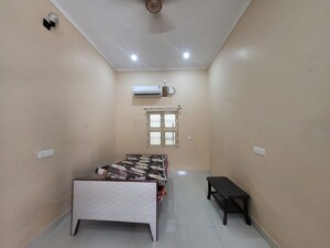 Team Area in 2 BHK Villa at Lahartara – for Rent
