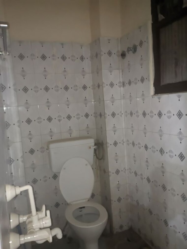 Bathroom, dlw colony 2 Bedroom 1250 Sq.Ft. Apartment In Dlw Colony Varanasi 10384530