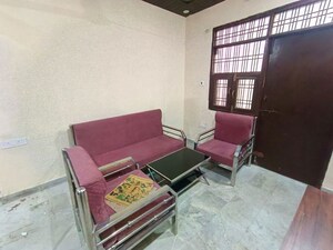 Bedroom in 2 BHK Apartment at Dlw Colony – for Rent