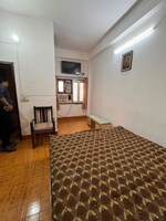 1 Rk  400 Sq.Ft. Apartment in Mahmoorganj