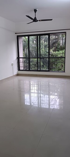 Room in 2 BHK Apartment at Montreal Tower, Andheri West – for Rent