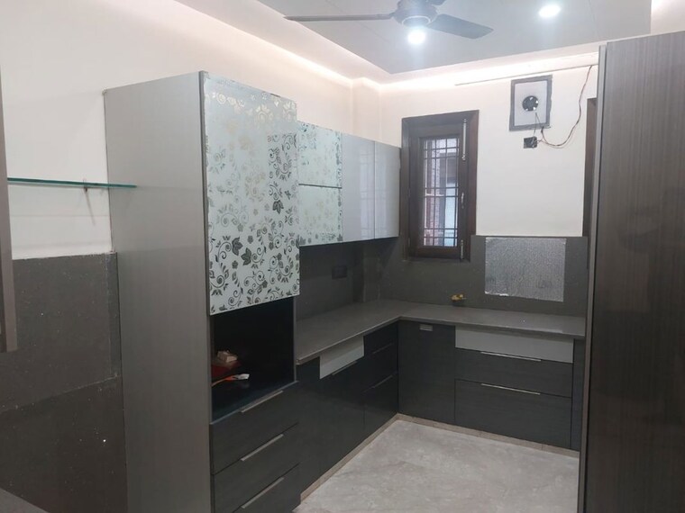 Kitchen, gujranwala town 3 Bedroom 170 Sq.Yd. Builder Floor In Gujranwala Town Delhi 10384595