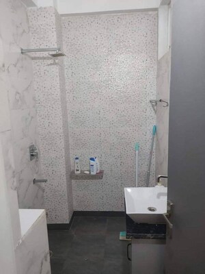 Bathroom in 1 BHK Builder Floor at Sector 40 – for Rent