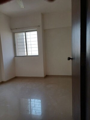 Room in 2 BHK Apartment at Mantra Insignia, Mundhwa – for Rent