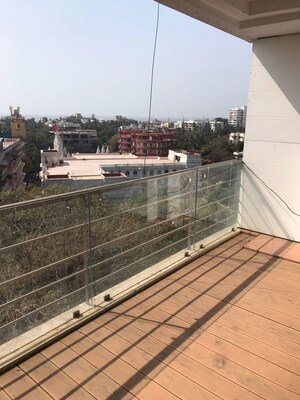 Balcony in 3.5 BHK Apartment at Juhu – for Rent
