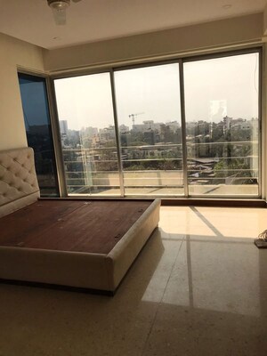Master Bedroom in 3.5 BHK Apartment at Juhu – for Rent