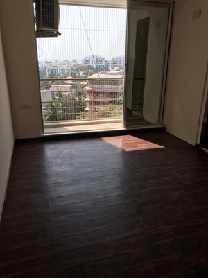Bedroom in 3.5 BHK Apartment at Juhu – for Rent