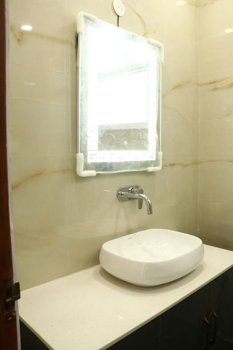 Bathroom, sarvapriya vihar 3 Bedroom 250 Sq.Ft. Builder Floor In Sarvapriya Vihar Delhi 10384642