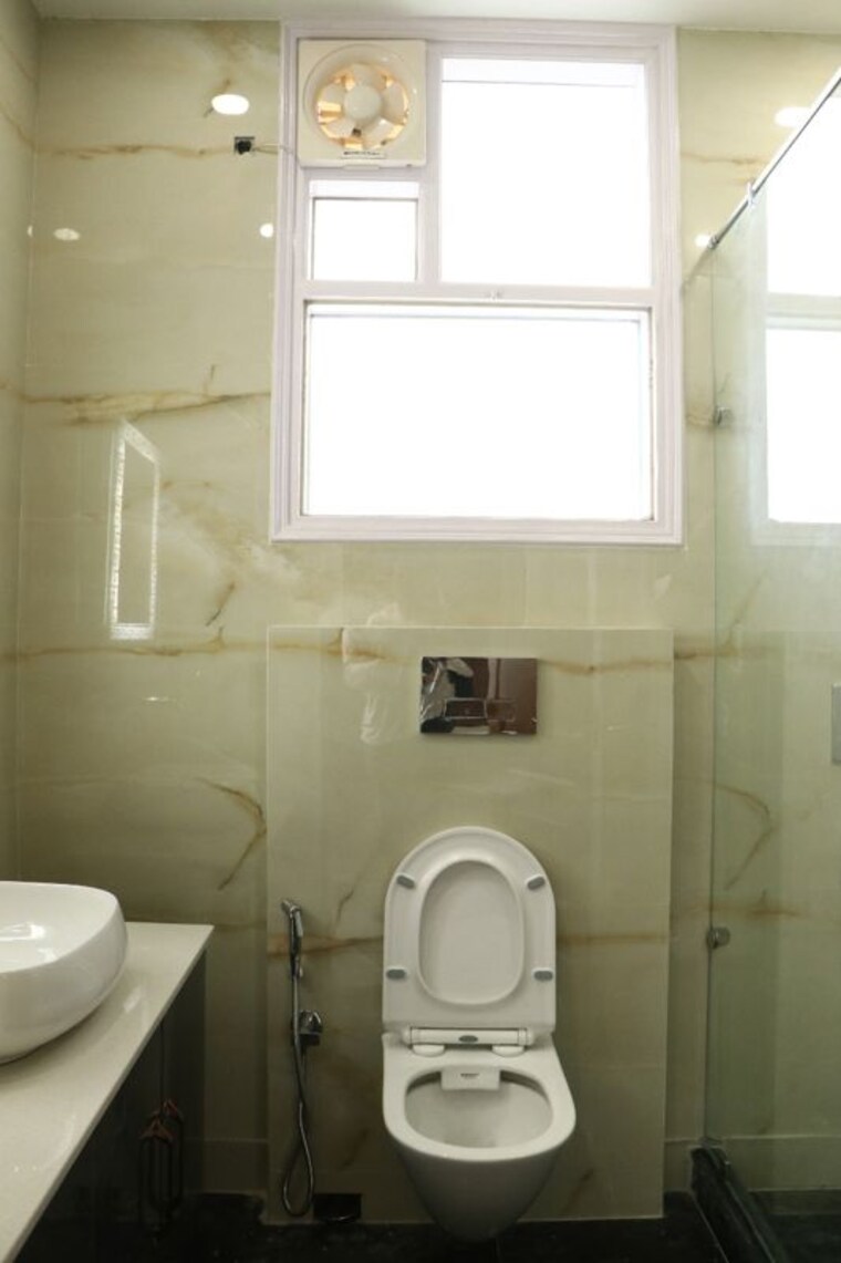 Bathroom, sarvapriya vihar 3 Bedroom 250 Sq.Ft. Builder Floor In Sarvapriya Vihar Delhi 10384642